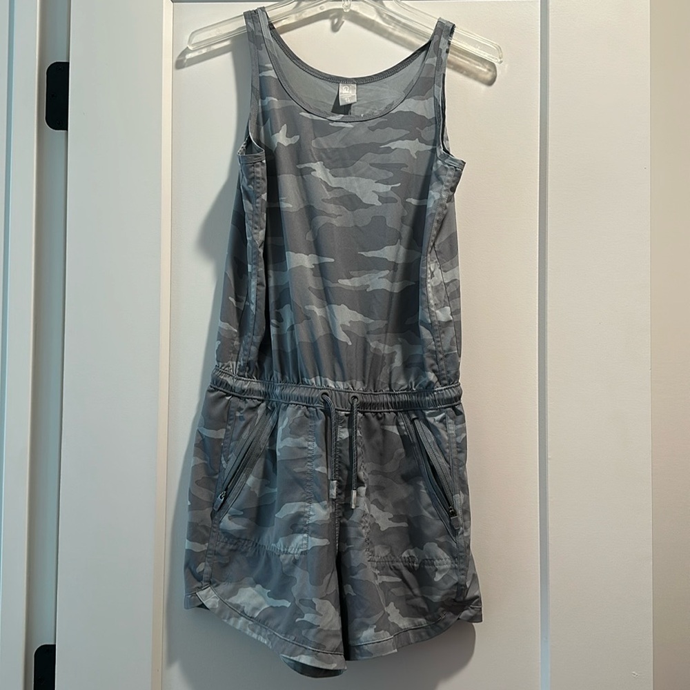 Athleta Girl camouflage romper with pockets and drawstring size 14 XL